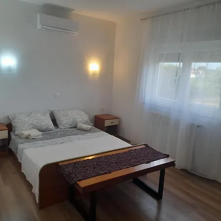 Holiday House *